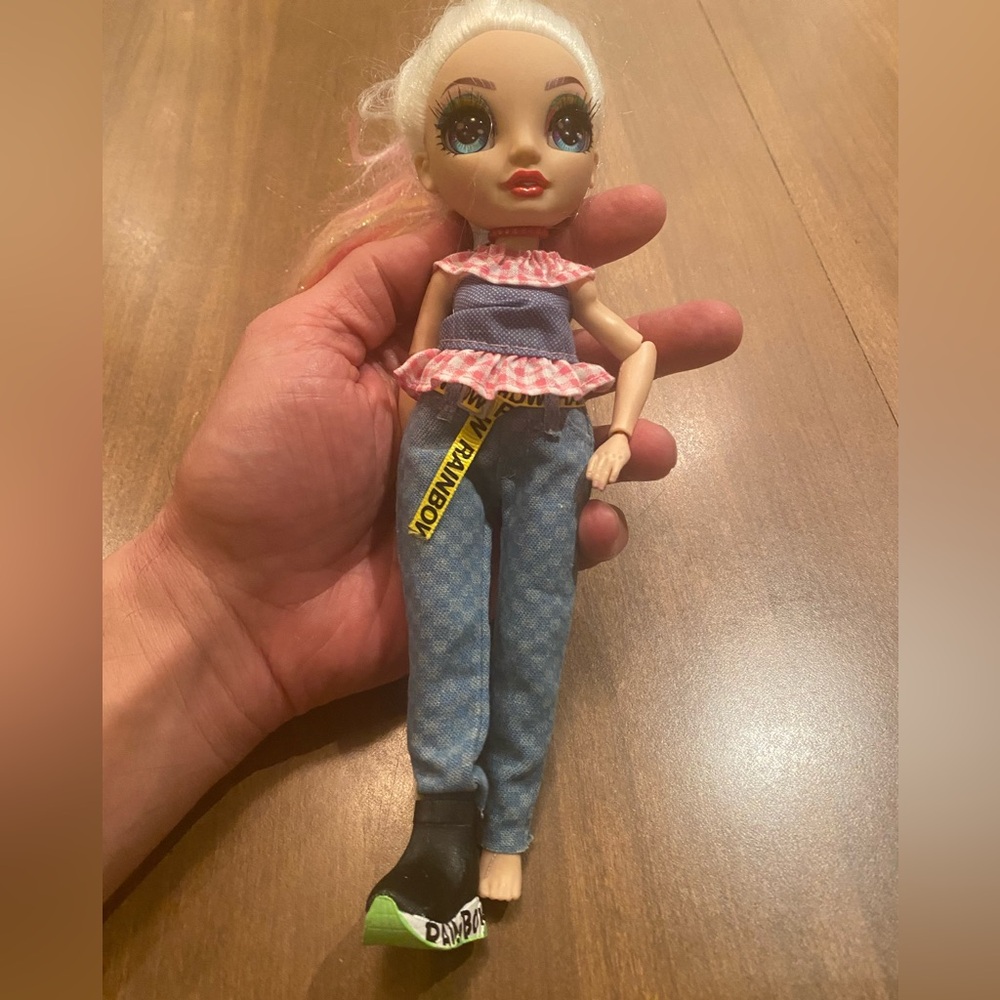 Rainbow High Junior High Amaya Raine Doll
